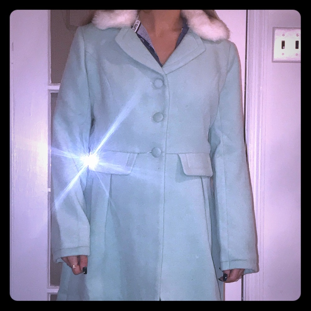 Sea foam coat with fur collar